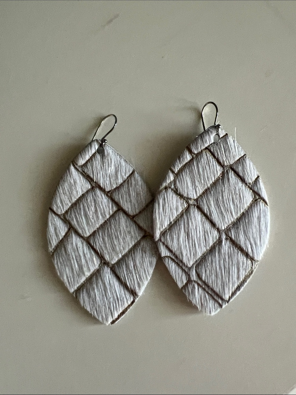White Diamond-Pattern Teardrop Earrings - Women Accessories